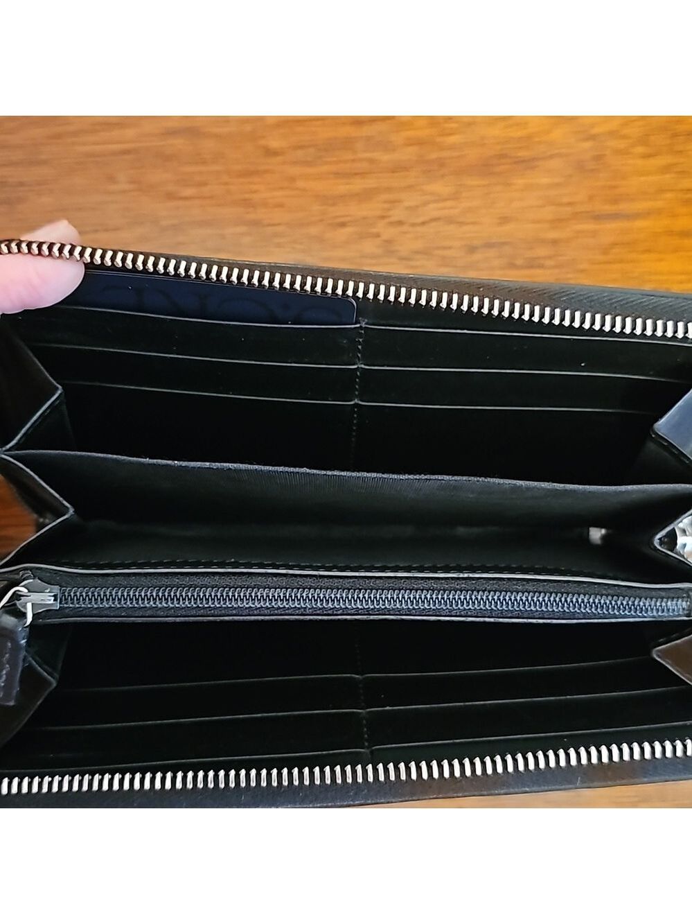 Authentic Gucci Logo Black Continental Wallet - Picture 6 of 11